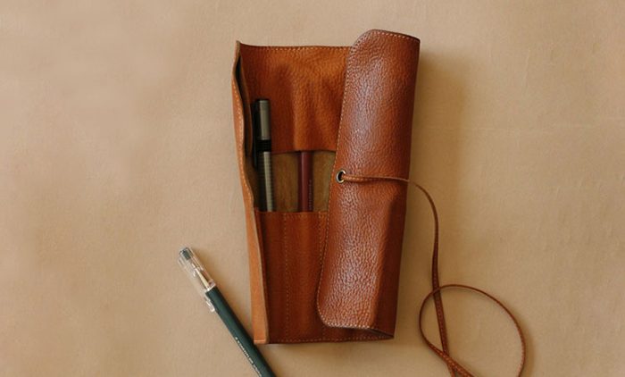 本革の筆箱 革オタクがユニークなペンケースを紹介します ギミックな革小物